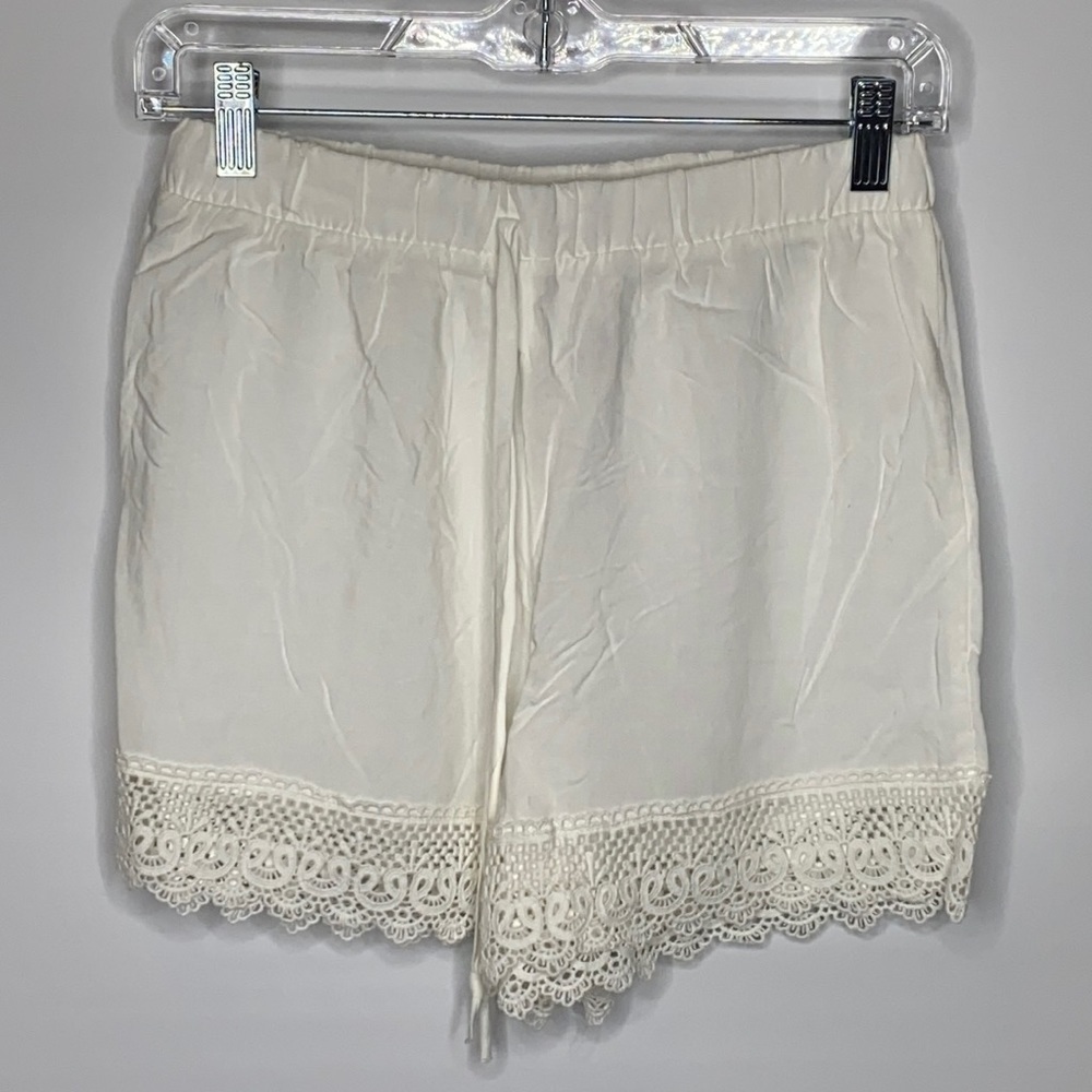 Heart Hips White Lace Hem Woven Shorts NWT